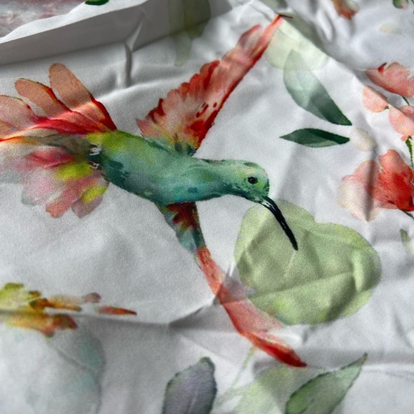 2 NEW Floral Birds Pillowcases Cover Polyester Zipper Washable 17in X 17in Soft - Picture 8 of 11